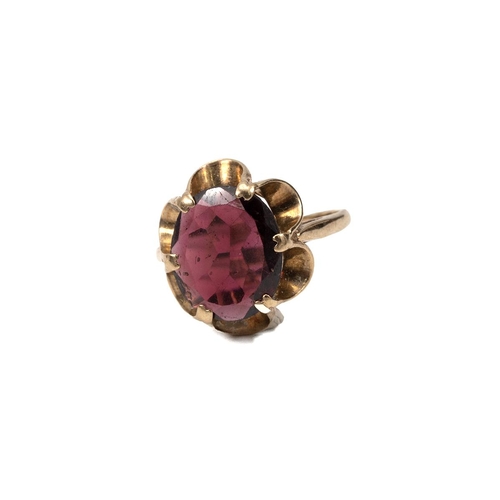 31 - 9ct gold and garnet set ring, finger size L, along with a 9ct gold amethyst set ring, finger size L,... 