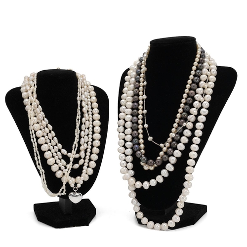 96 - Large collection of cultured and freshwater pearls, along with Tahitian style pearl necklace, the cl... 