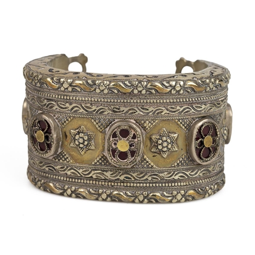 146 - Silver Torah scroll case, marked 92.5 Oman, 167 grams, length 26.5cm; together with a yellow and whi... 