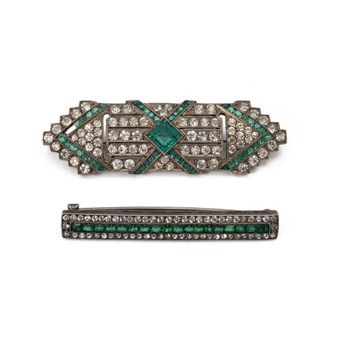 185 - Art Deco jewellery comprising two green and paste brooches and a similar pair of hooped earrings.