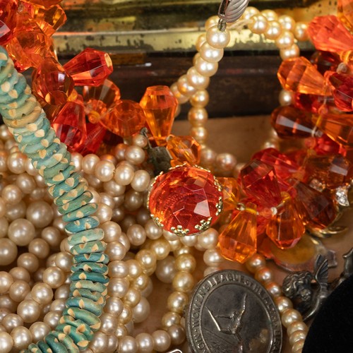 200 - Extensive collection of costume jewellery of necklaces, earrings, coral necklaces and other items.