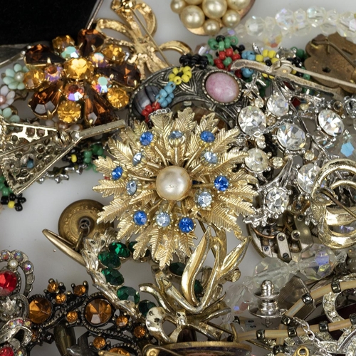 224 - Collection of costume jewellery including necklaces, cufflinks, brooches and other items.