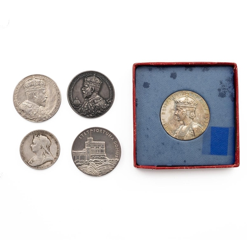 259 - Five (5) small official Royal Mint silver medals, including 1897 Victoria Diamond Jubilee medal; 190... 