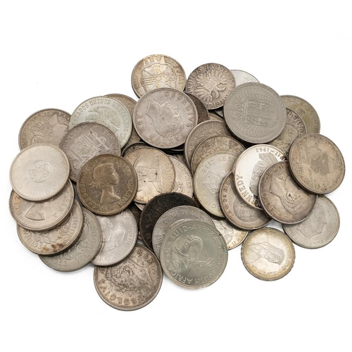 207 - 950g of world silver coins, including many Crown-sized pieces. Grades: mixed.