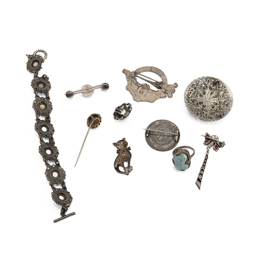 17 - Collection of miscellaneous silver jewellery, to include a Scottish silver brooch, turquoise set bar... 