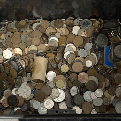 99 - Large collection of mixed U.K. and world coins, approximately 75kg