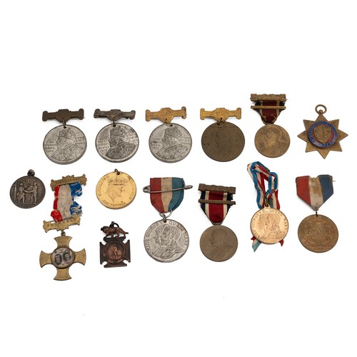 121 - Group of early to mid 20th Century assorted medallions. (14)