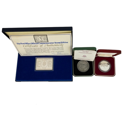 124 - Sterling silver hallmarked Silver Jubilee commemorative stamp in presentation case with first day co... 