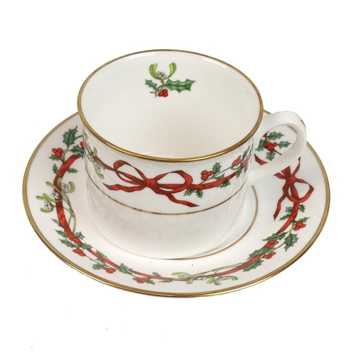 171 - Extensive collection of Royal Worcester Holly Ribbons dinner service and tea service. 60 pieces to i... 