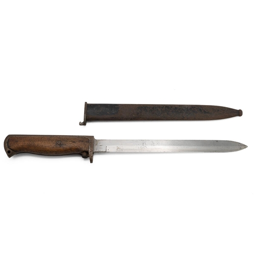 340 - WWII military Enfield bayonet, stamped 108224 to the scabbard and grip.