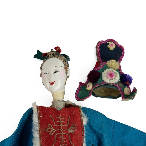 368 - 2x antique Chinese dolls, early 20th Century. Male & female, each dressed in dragon embroidered ... 