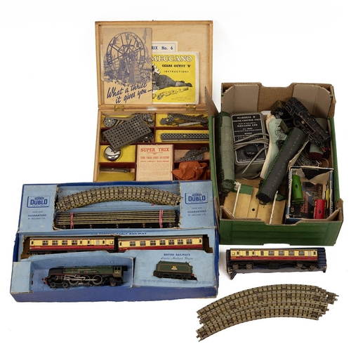 389 - Trix boxed construction set, 0 & 00 gauge trains/accessories,