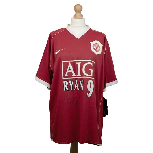 401 - Manchester United, signed by Ryan Giggs, size XL and with original tags.