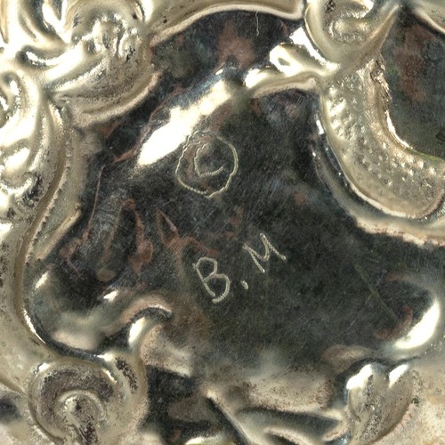 233 - Collection of miscellaneous Oriental items to include nine metal works, one wooden vessel with cover... 