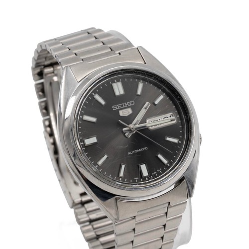 21 - Gents Seiko 5 Automatic wristwatch, 21 jewel, 38mm stainless steel case and bracelet, illuminated ba... 