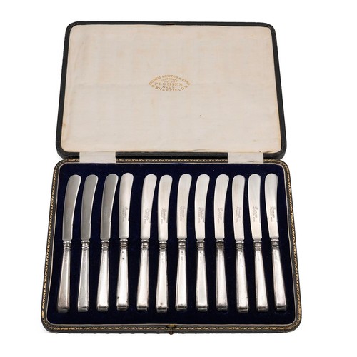 25 - Boxed set of 12 butter knives with hallmarked silver handles for Sheffield c1919. In fitted case.