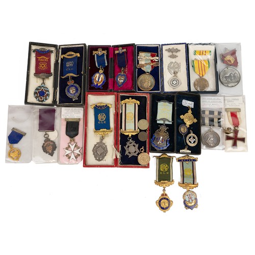 57 - Group of medals - Masonic, Royal Order of Buffalo, St John's, Order of Oddfellows, Knights Templar, ... 