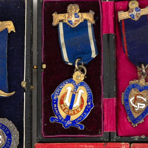 57 - Group of medals - Masonic, Royal Order of Buffalo, St John's, Order of Oddfellows, Knights Templar, ... 