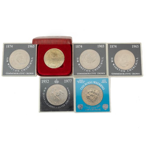 33 - UK and world coinage to include 425 grams of pre-1947 50% silver, commemorative crowns and an SS Can... 