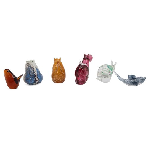 121 - Glass figurines to include: Gozo dolphin (inscribed and with paper label); Wedgwood Scotty Dog and b... 