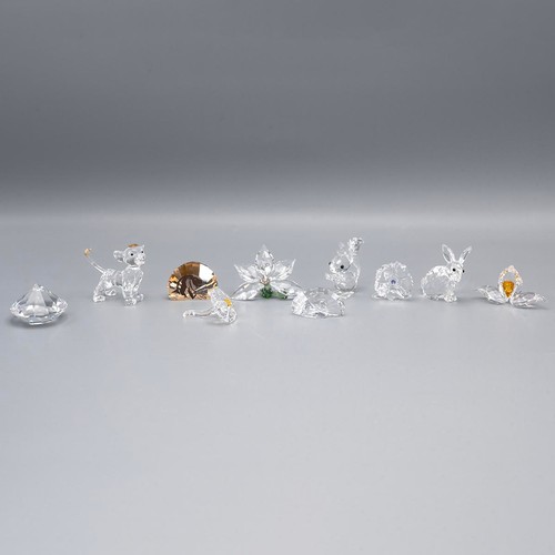 131 - Collection of Swarovski crystal, including flowers, rabbit, squirrel, lion cub etc. all in original ... 