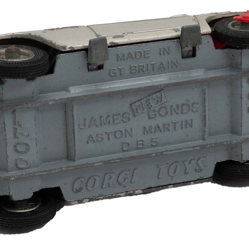 286 - Corgi, Dinky and other cars- a quantity of vintage vehicles including Dinky Joe's Car No.102, Corgi ... 