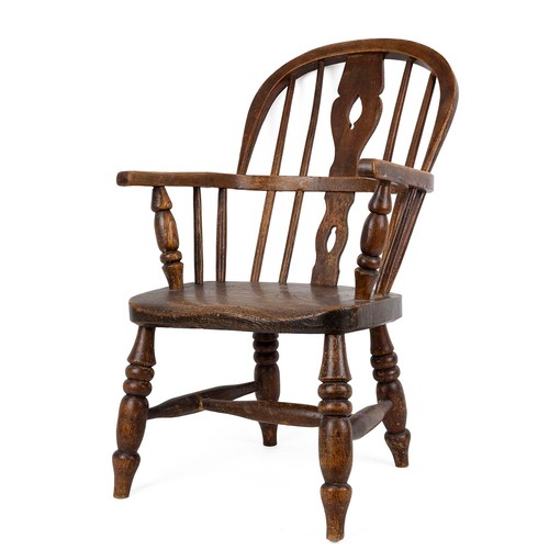 448 - 19th century oak and elm seated child's Windsor Chair, with arched spindle back rest raised on turne... 