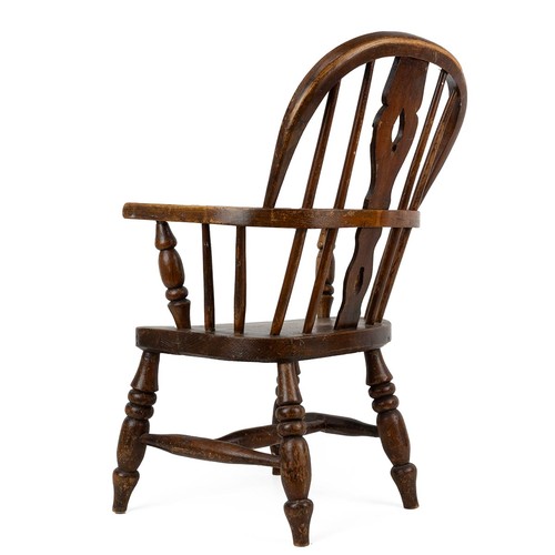 448 - 19th century oak and elm seated child's Windsor Chair, with arched spindle back rest raised on turne... 