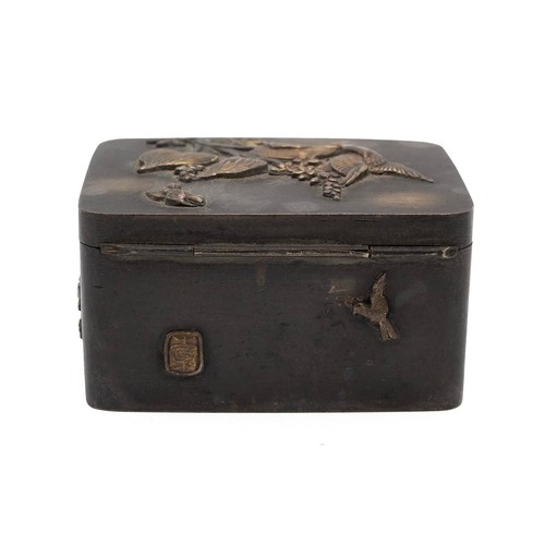 34 - Small Japanese bronze box Miji period (1868-1912) the lid decorated with floral and naturalistic mot... 