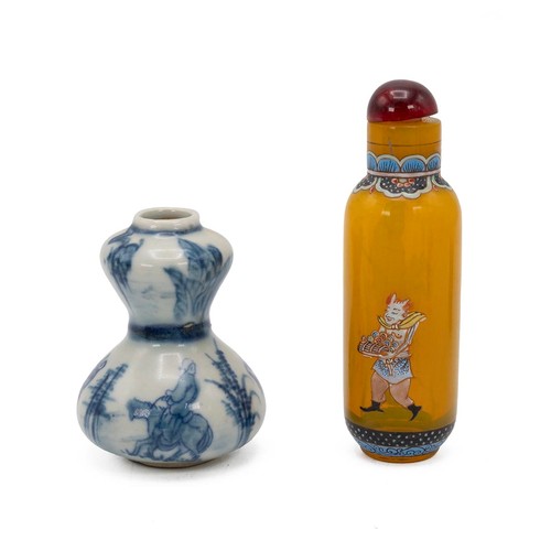 249 - Collection of six Chinese scent bottles 19th century and later, to include a blue and white double g... 