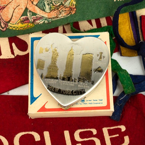 265 - US and Canada felt pennants, mid-20th Century. Both town and camp locations. Includes in Canada - Sa... 