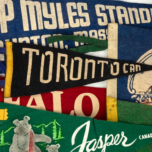 265 - US and Canada felt pennants, mid-20th Century. Both town and camp locations. Includes in Canada - Sa... 