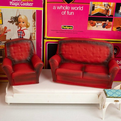 304 - Collection of Sindy doll homeware including room divider and furniture.