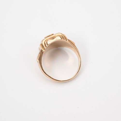 11 - A vintage 10ct gold collage ring, stamped HK 10K, size Q+1/2.  Weight 10.4 grams.