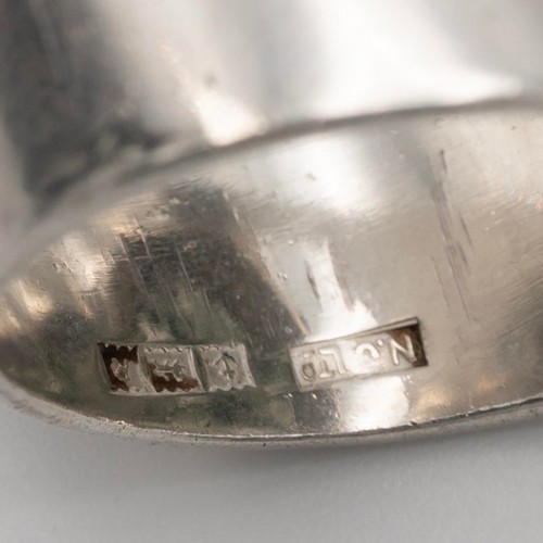 15 - A mid-century silver moss agate ring, in a crown style setting, Birmingham 1966, size O 1/2.