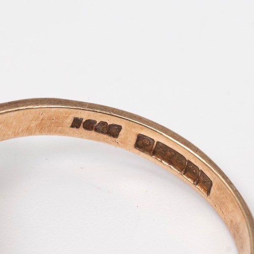 20 - A 9ct white gold wedding band; along with 9ct yellow gold band; and two 9ct gold gem set rings, size... 