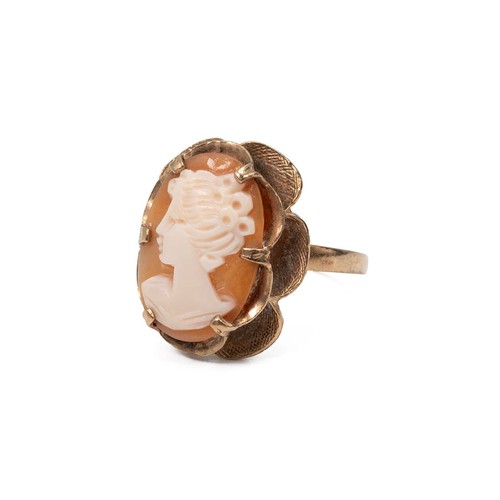 61 - 9ct gold cameo ring with petal frame size O, weight 4.8 grams.
