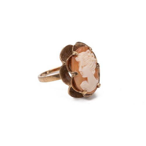 61 - 9ct gold cameo ring with petal frame size O, weight 4.8 grams.