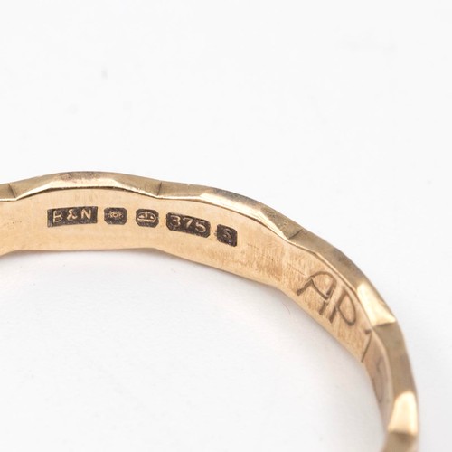 94 - 9ct hallmarked gold wedding band, size M, weight 1.2 grams.