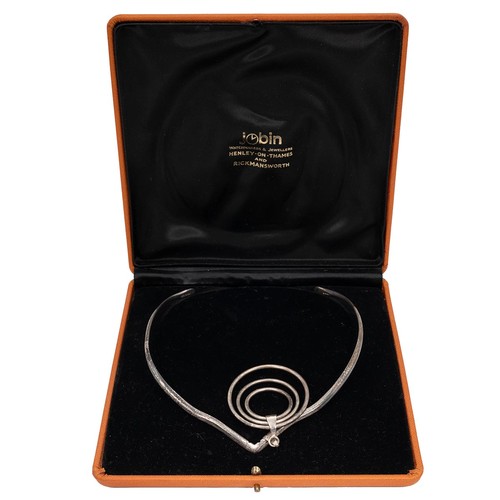 142 - Silver designer choker pendant necklace, stamped 925, weight 33 grams.