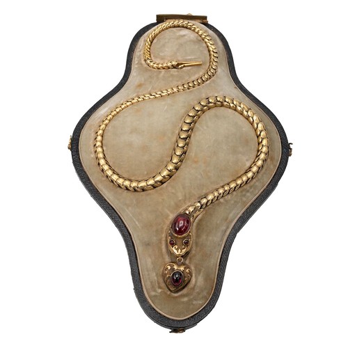 153 - A finely detailed Victorian 15ct gold serpent articulated necklace, set with a garnet cabochon to th... 