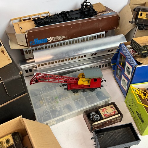 244 - Comprehensive collection of O gauge spares, including locomotives, coaches, tank engines, new builds... 