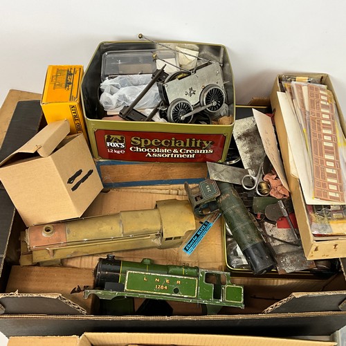 244 - Comprehensive collection of O gauge spares, including locomotives, coaches, tank engines, new builds... 