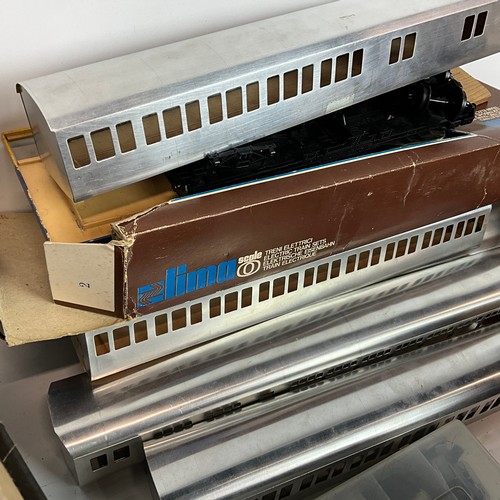 244 - Comprehensive collection of O gauge spares, including locomotives, coaches, tank engines, new builds... 