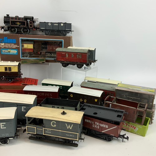 245 - Collection of O Gauge, wagons and tank engines, to include a GW for Fish Traffic Only Box Car (tin p... 