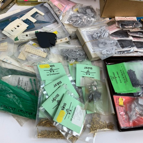 247 - Assortment of railway construction kits including an O gauge GKL 7088SR/WCPR Drewry Petrol Car No5 e... 