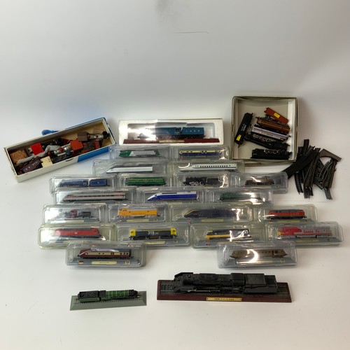 250 - Collection of N 1:60 G= 9mm gauge world cabinet locomotive models in original packaging, including S... 