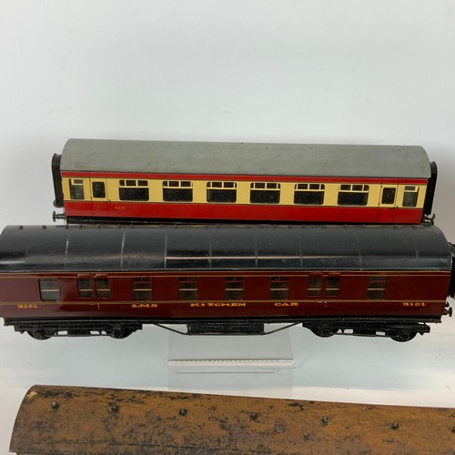 253 - Collection of early 20th century tin plate carriages, to include a 9272, LMS Kitchen Car 3101, LMS 6... 