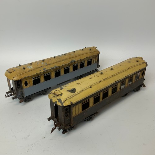 254 - Collection of early 20th Century Hornby Series Meccano Pullman 'IOLANTHE' tinplate coaches and three... 