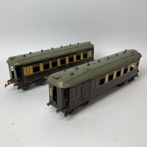 254 - Collection of early 20th Century Hornby Series Meccano Pullman 'IOLANTHE' tinplate coaches and three... 